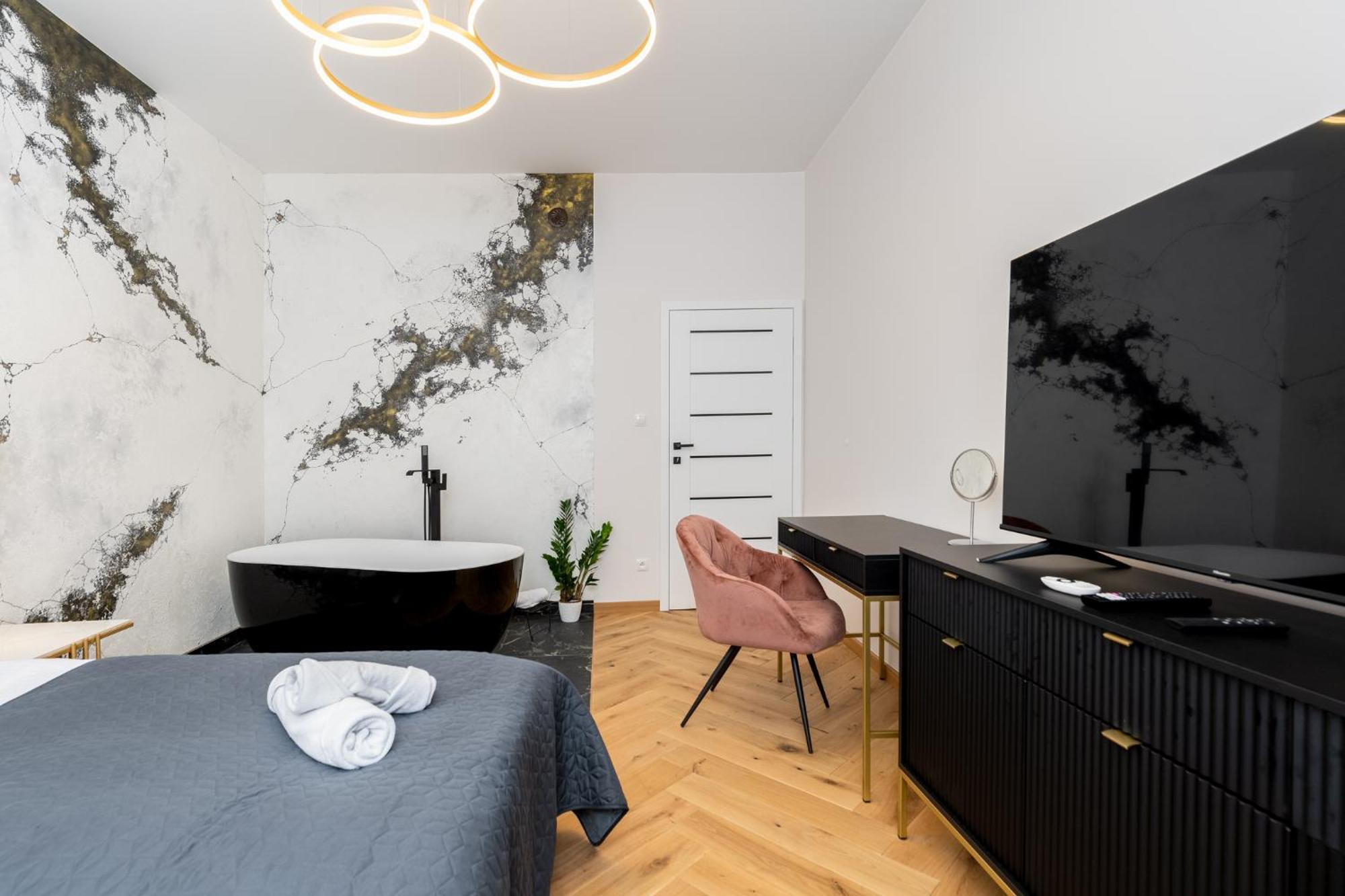 Апартаменти Bedrooms With Sauna&bath And Free Parking *